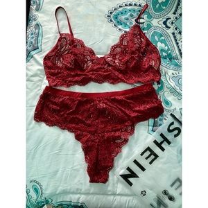 SHEIN Plus Floral Lace Underwire Scalloped Trim Lingerie Set